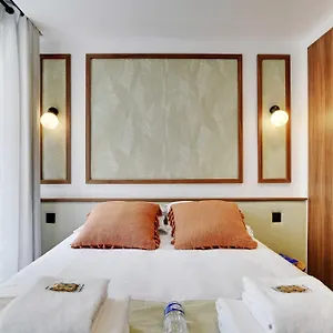 Pelican - Louvre Apartamento